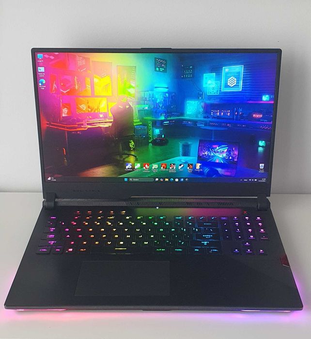 Asus Rog Strix Scar 17 5900HX, RTX3070, 32GB, 1TB, 300Hz, 17"