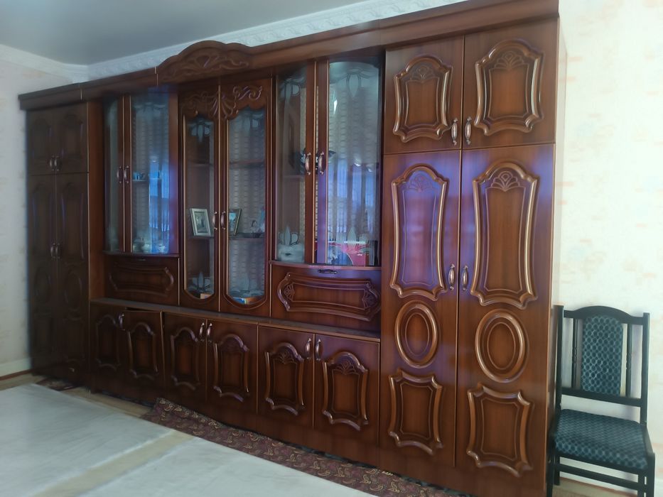 Стенка длина 4,5 м, высота 2,5 м