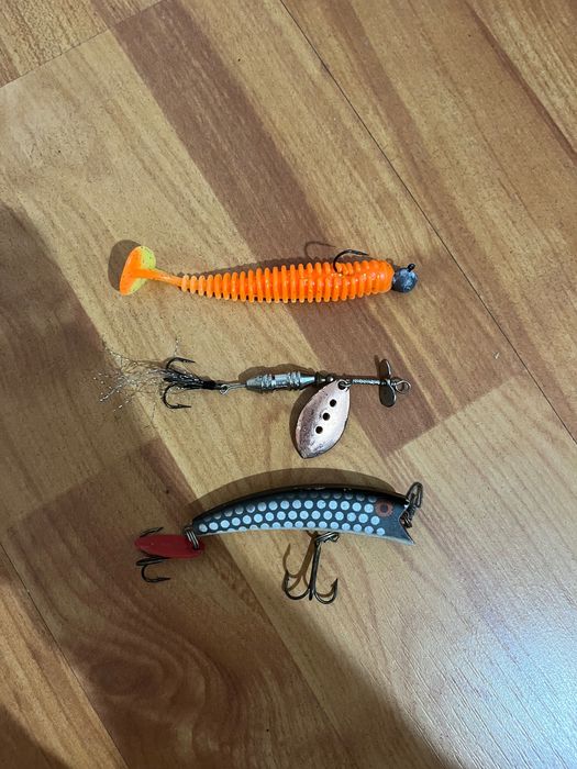 Combo pescuit spinning Lansetă Delphin Wasabi 2.10m mulinetă Fl FA3000