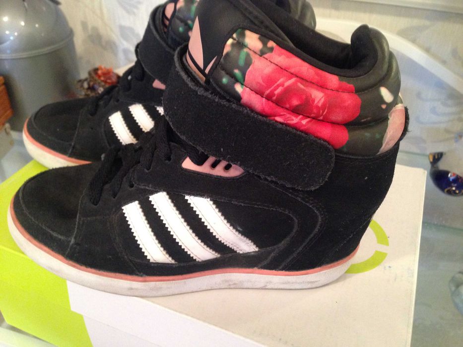 Adidas сникерсы Адидас  кроссовки женские размер 36