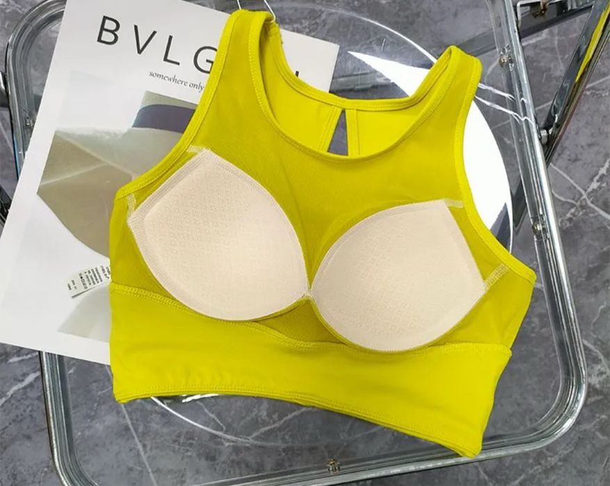 Спортивный топ  с чашками