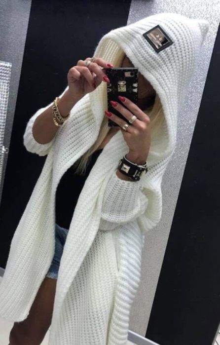 Бяла асиметрична жилетка