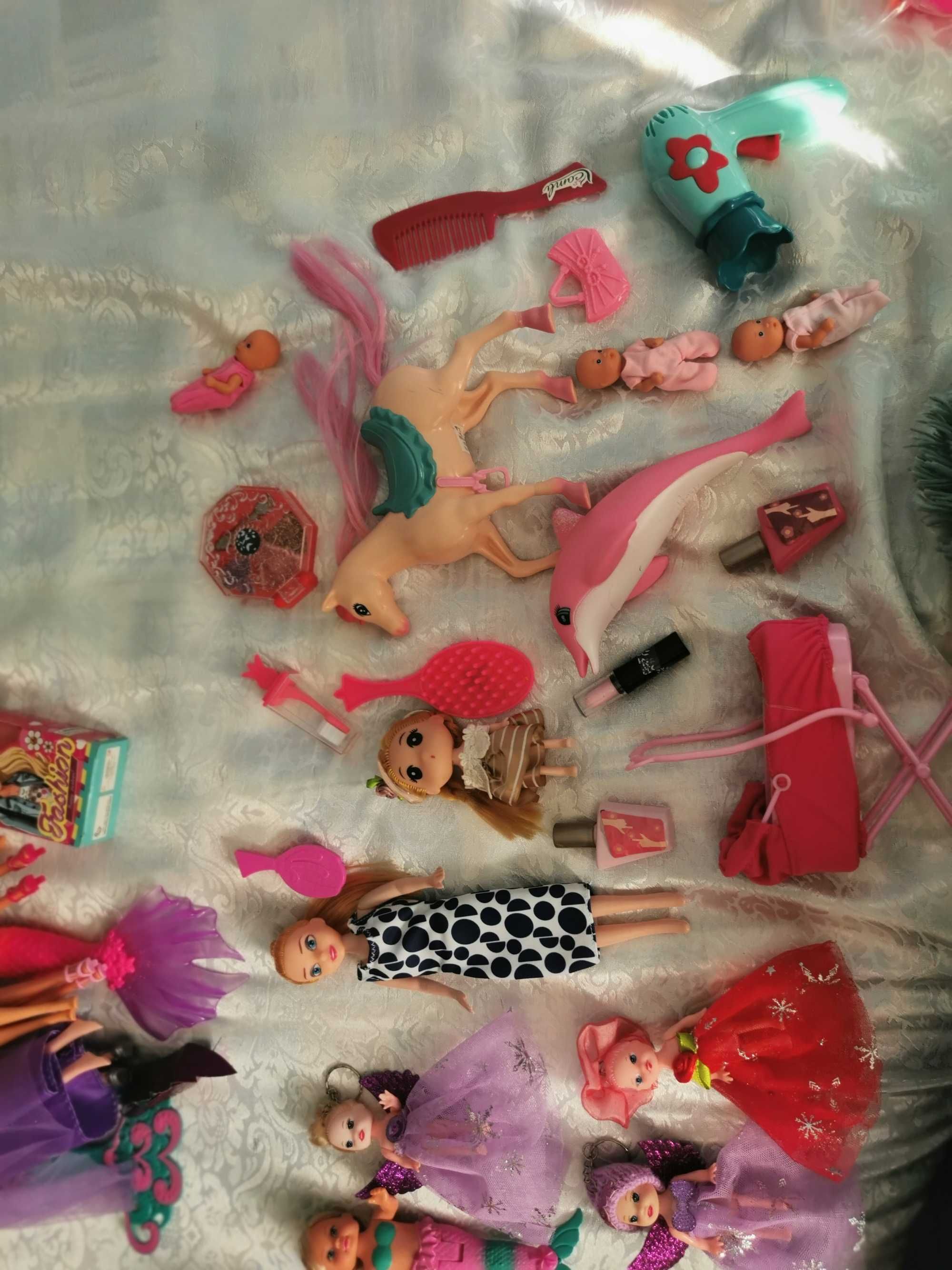Păpușă Barbie și accesorii