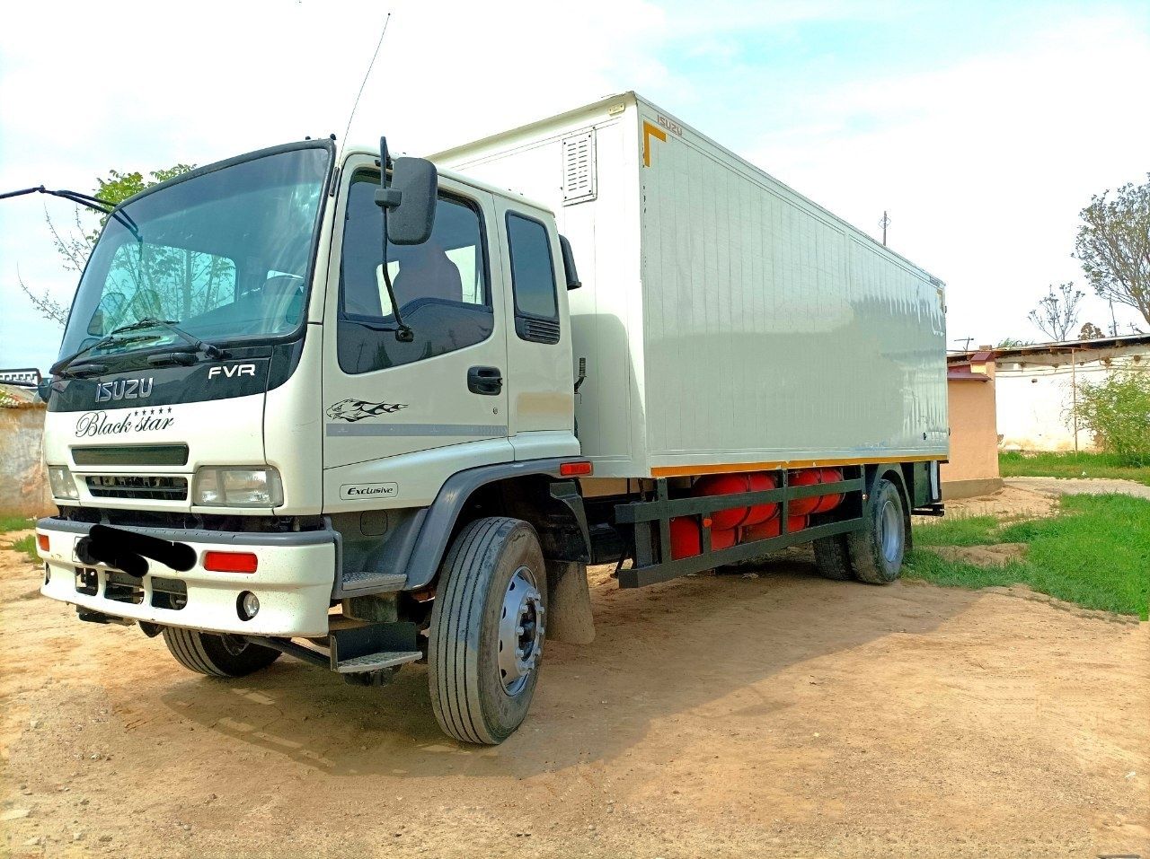 FVR-33 katta isuzu sotiladi