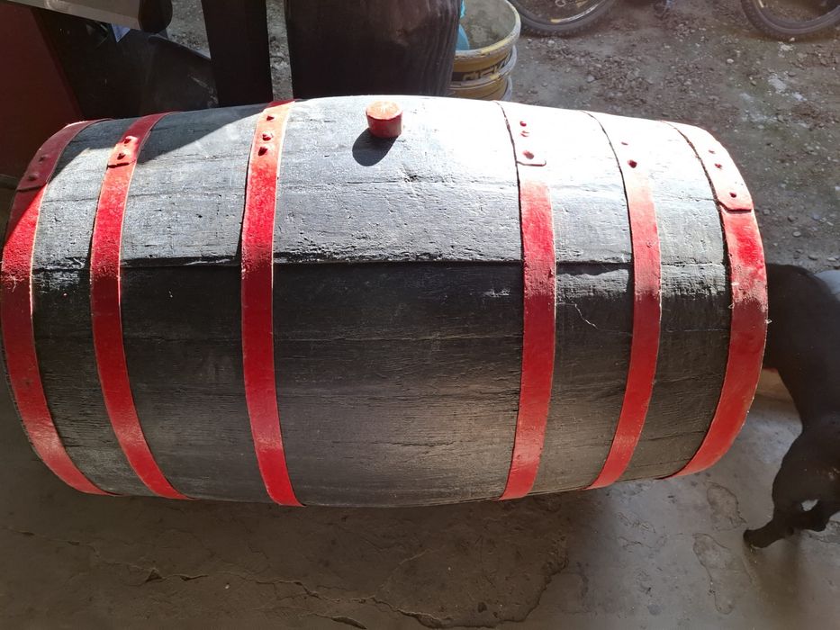 Vând butoi stejar 250 litri