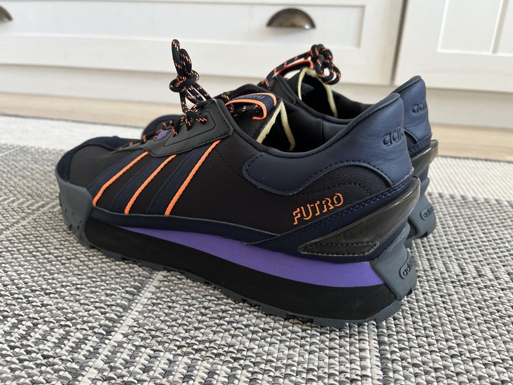 Маратонки adidas futro 45