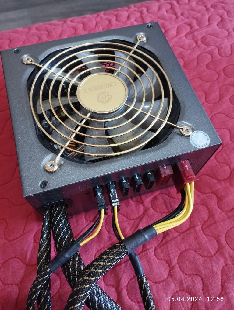 Захранване Enermax 525 w