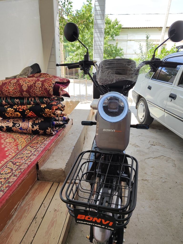 Bonvi elektron skuter satiladi tezlik 65 70 km bir zaryad 70 km yuridi