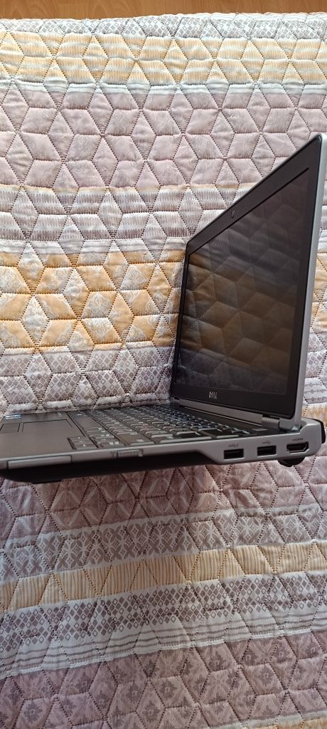 Продавам лаптоп Dell Latitude E6230