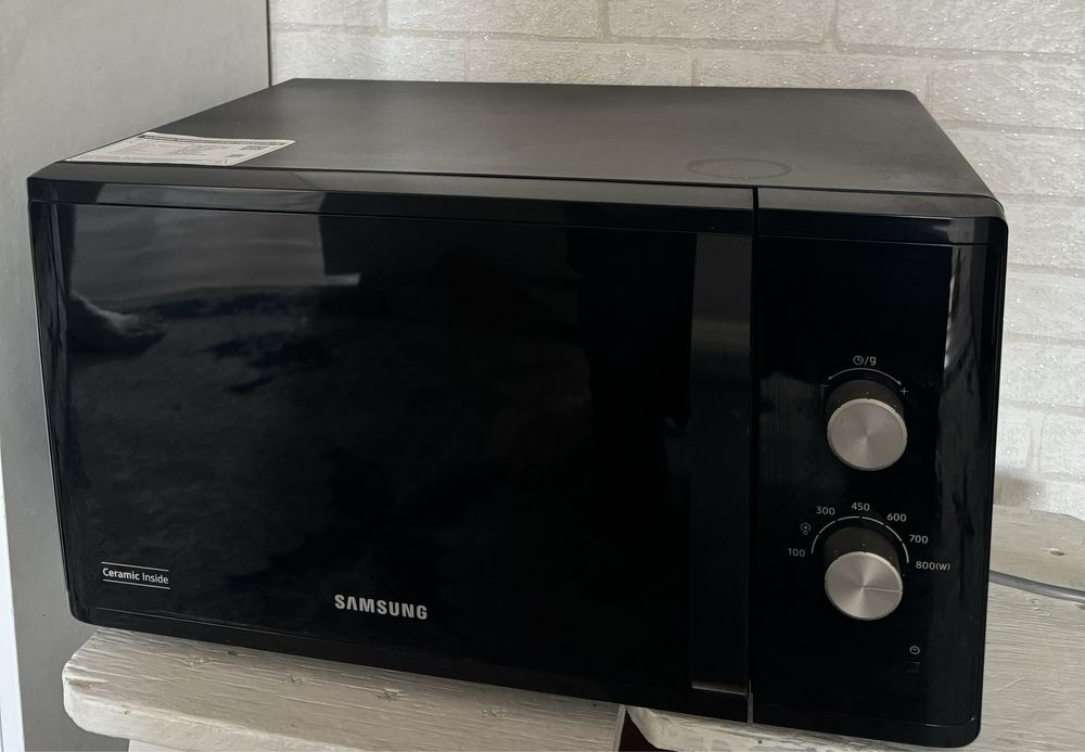 Микроволновка в идеальном состоянии — работает как новая!