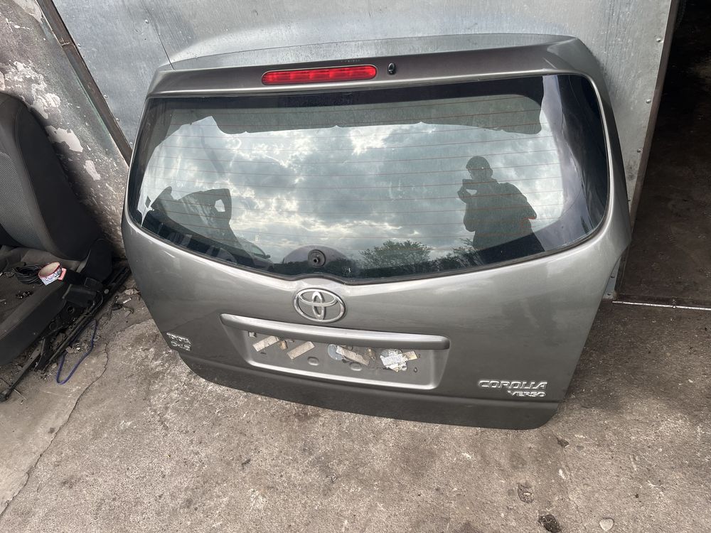 Haion cu luneta toyota corolla verso