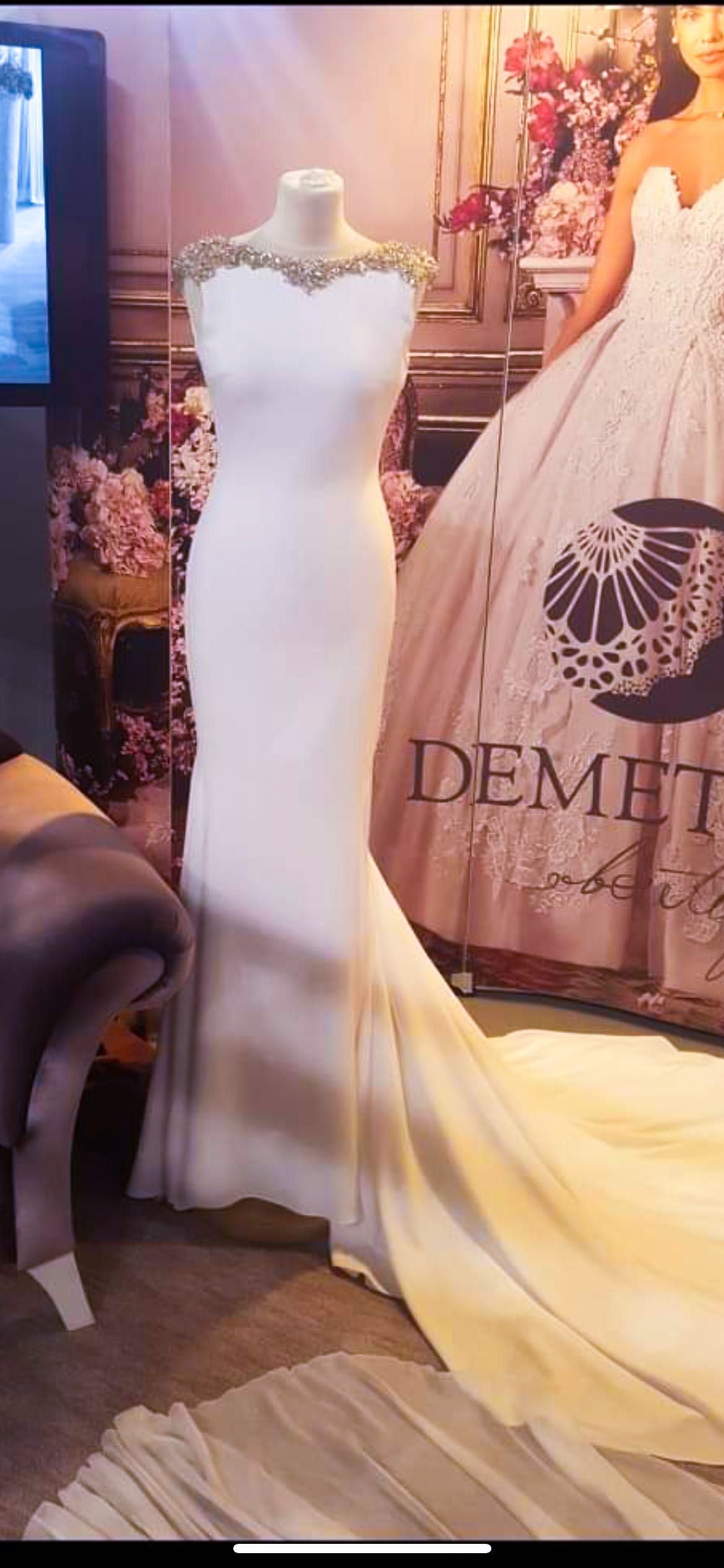 Vand rochie mireasa Demetra Boutique