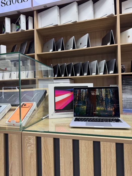 Macbook pro M2 8/256