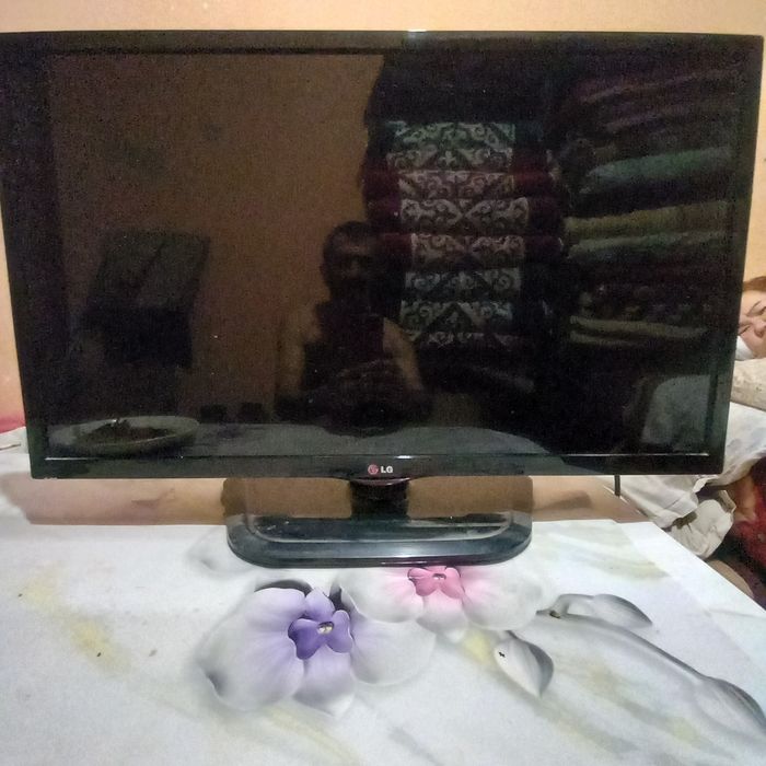 Продам телевизор марки LG диагональ 80 в отличном состоянии царапин не