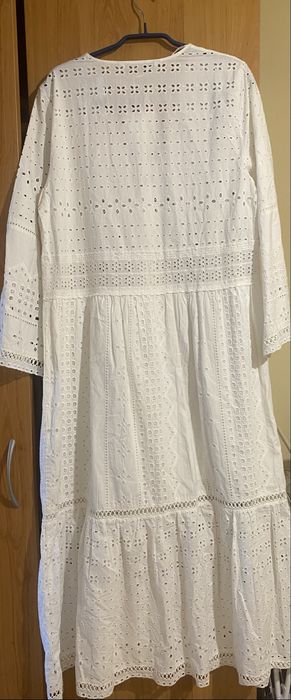 Zara рокля,на цветя или бяла