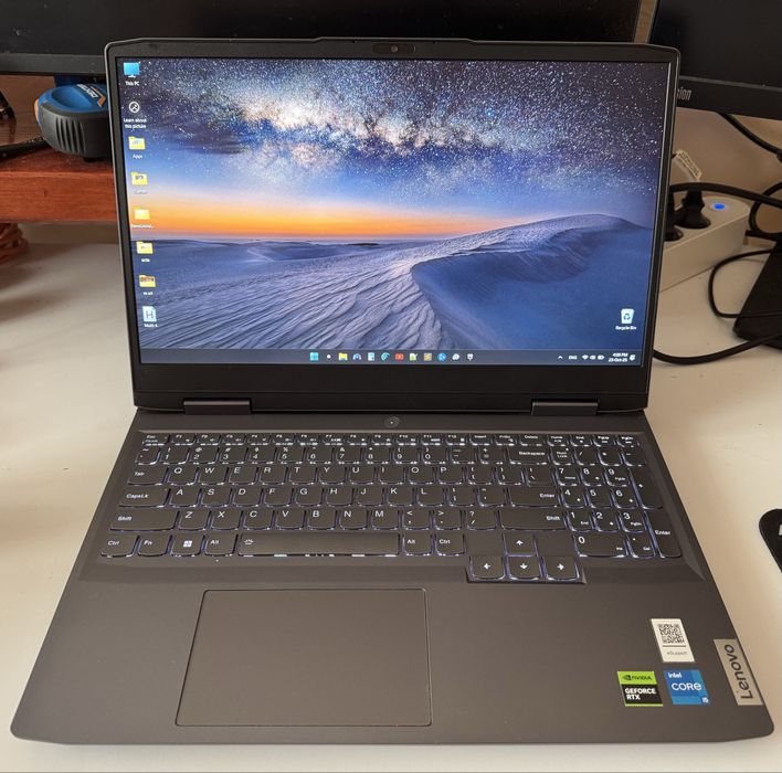 Laptop Gaming Lenovo LOQ 15IRH8, i5-12450H, 16 GB RAM, RTX 4050