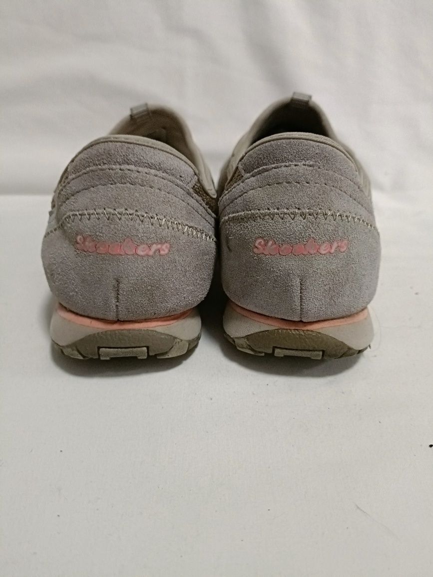 Adidasi Skechers Nr. 39 - 125
Cod NS2327
Senzatie usoara.
Captuseala d