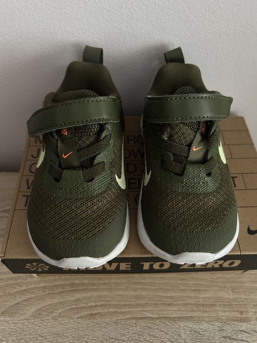 Маратонки за прохождане Nike Revolution 6