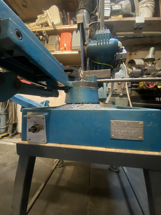 Circular debitat metal