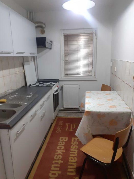 Închiriez apartament