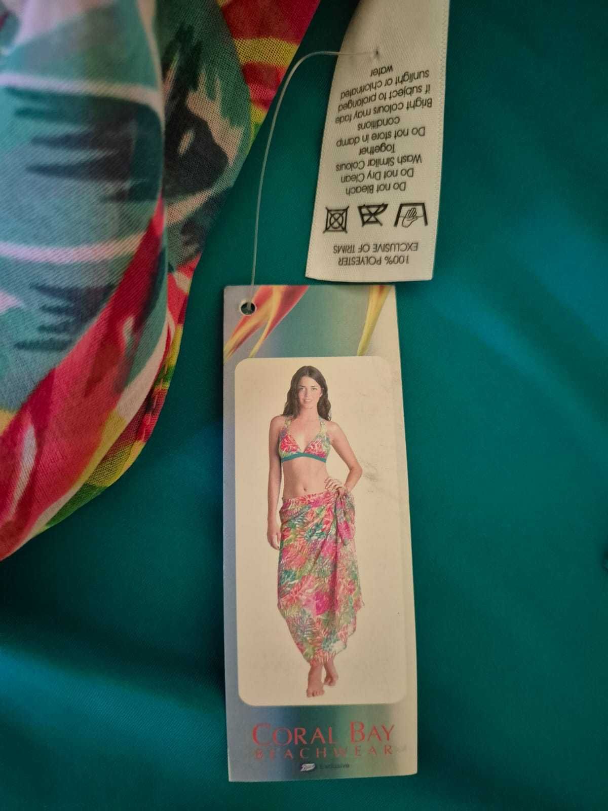 Costum de baie intreg cu pareo asortat