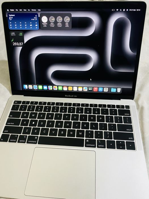 Macbook Air 2019 8/256 core i5 with all accessories..DM for details