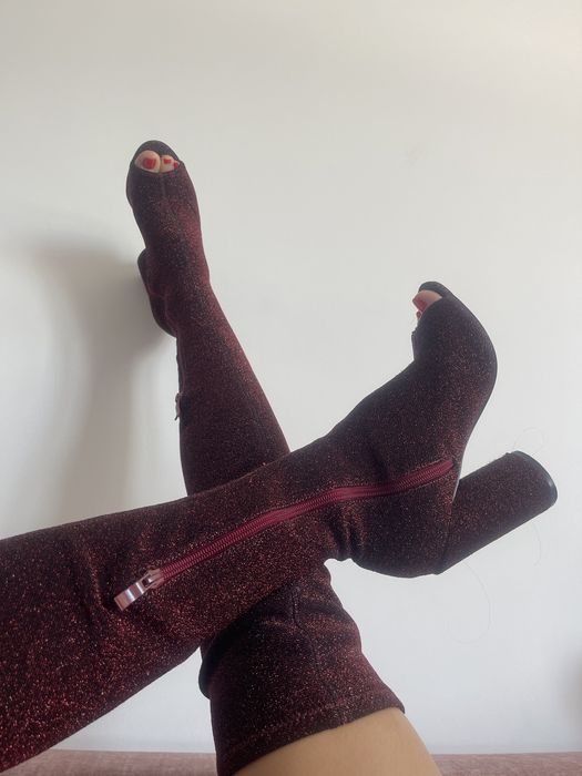 Cizme lungi cu varf decupat