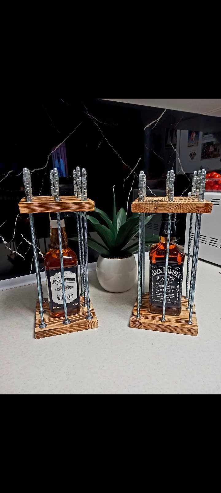 Bottle Prison / Cusca Sticla