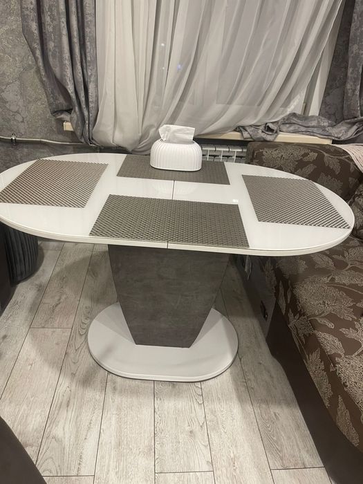 Прдам стол кухонный