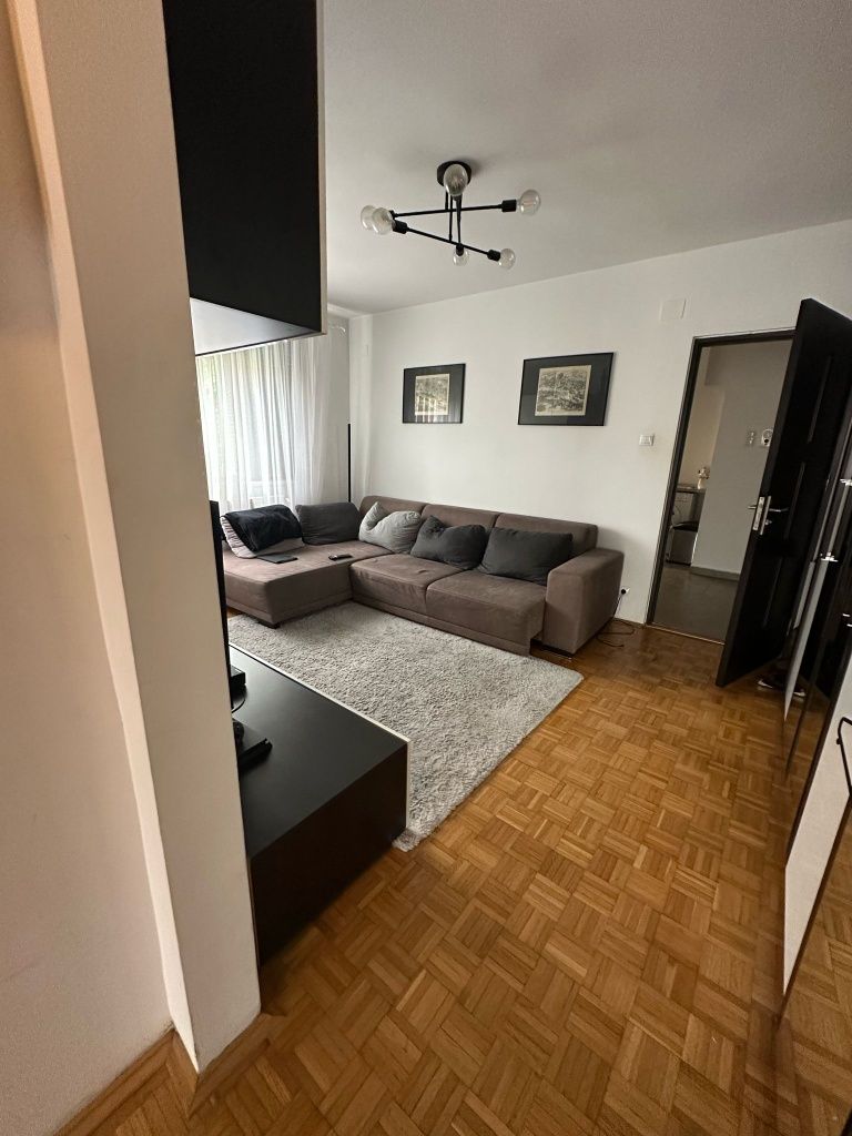 Apartament cu 2 camere etajul 2 – lângă Spitalul Județean
