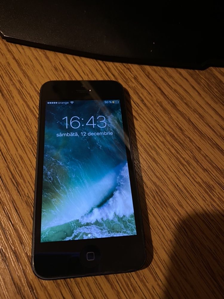 iPhone 5 black stare impecabila , bateria 92%