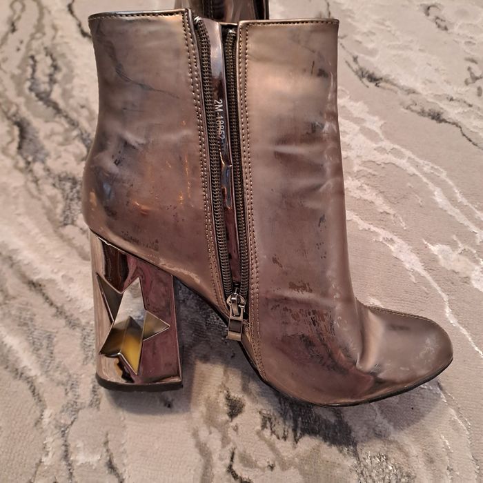 Елегантни  боти за празниците