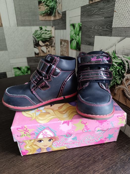 Продам детские ботинки