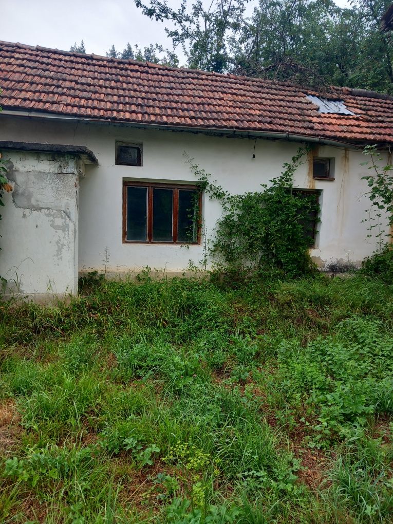 Продавам две парцели