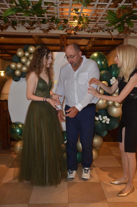 Продавам абитуриентска рокля