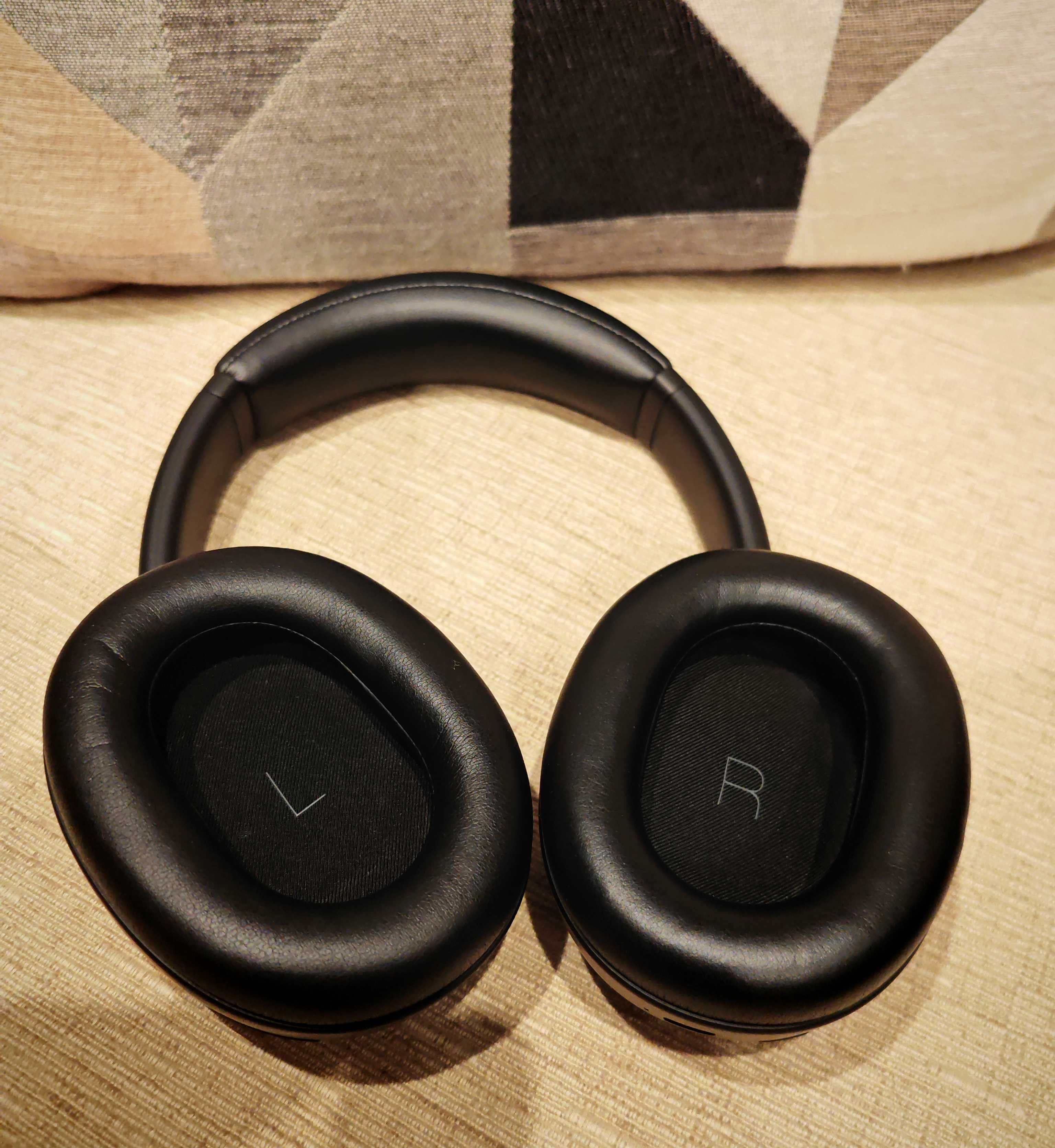 JBL Tour One M3 черно Ново