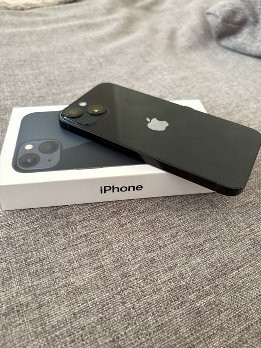 iPhone 13 ,цвят midnight 128GB
