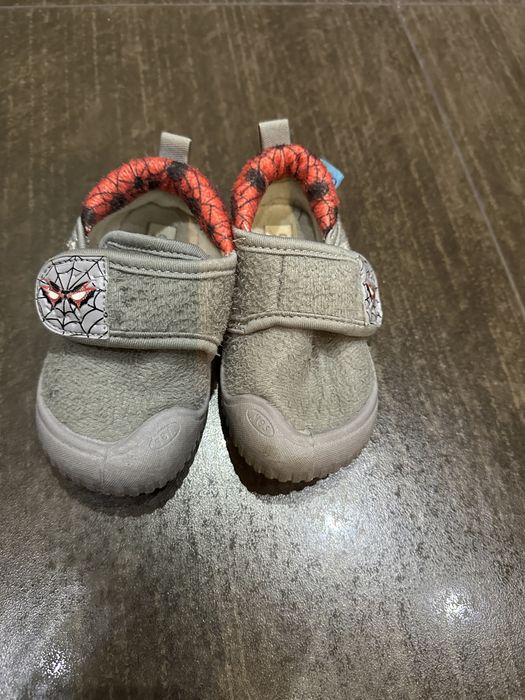 Продавам обукви и пантови размер 23 и 22