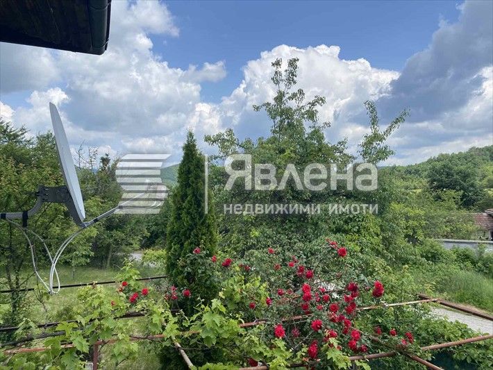 Къща с голям двор