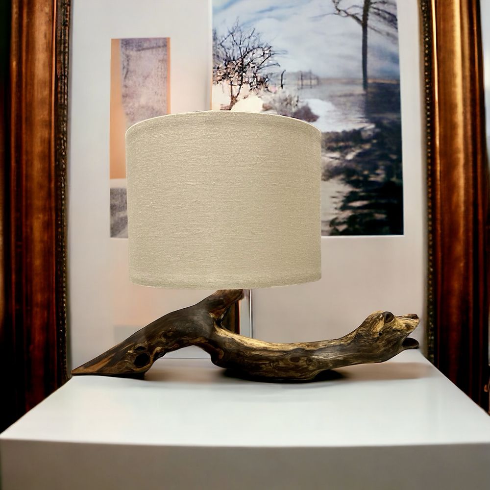Дървена лампа от естествено дърво