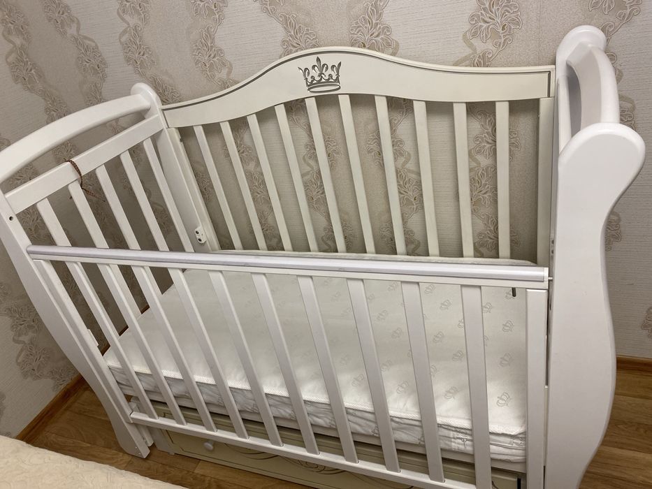 Продам манежеу в идеальном состоянии с матрасом