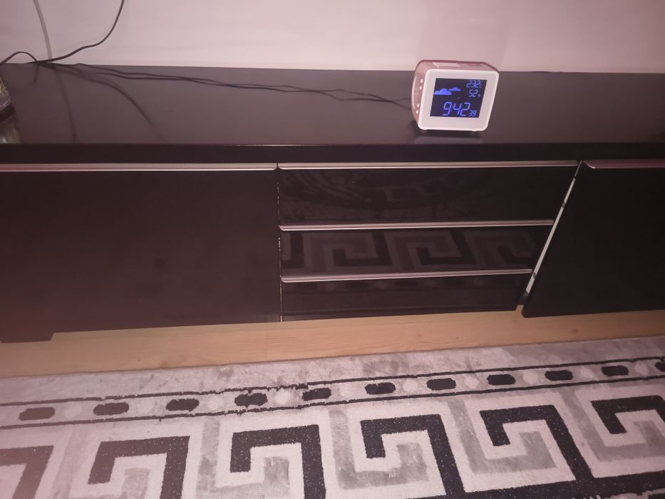 Vând comodă in stare foarte buna