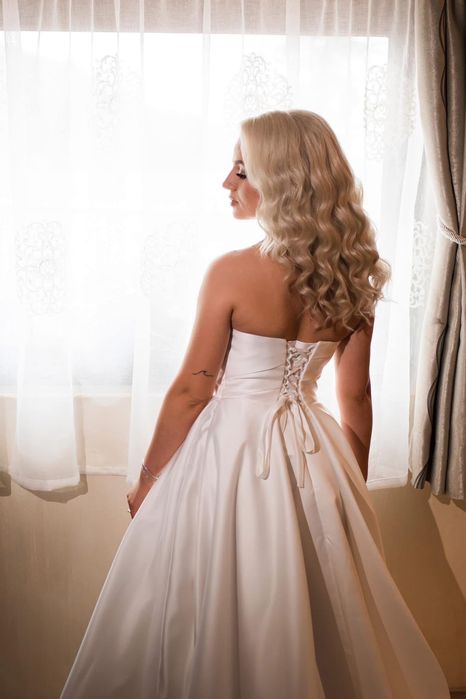 Vând rochii de mireasă!