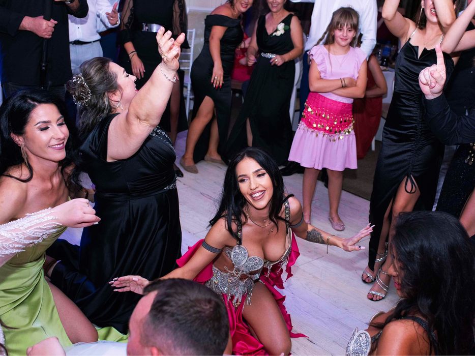 Dansatoare belly dance