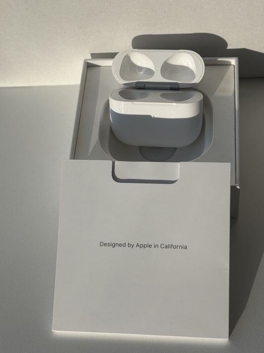 Оригинальный кейс Airpods 3