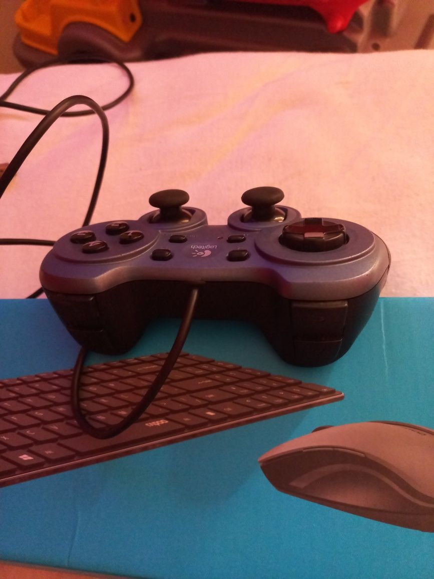 Logitech Rumblepad 2