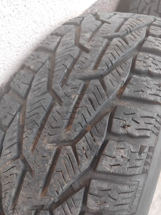 Vând roți logan 4x100 r15 stare bună. 8oo. lei fix.