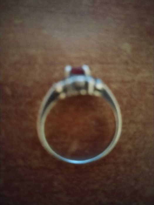 Inel din argint, cu piatra roșie