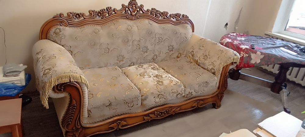 Продается диван в