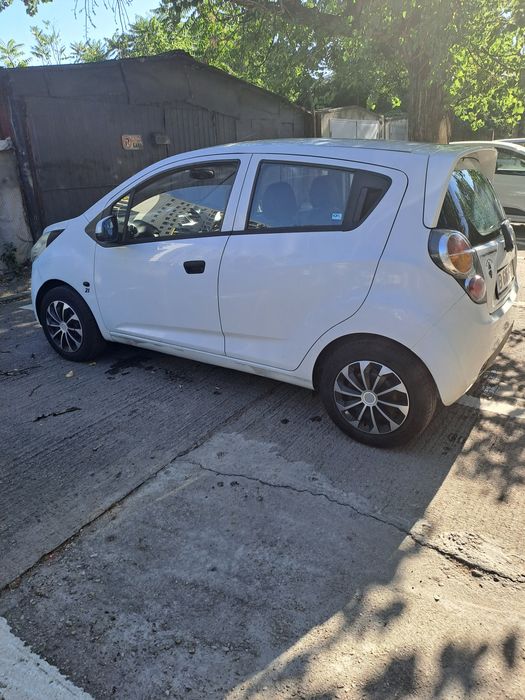 Vând chevrolet spark
